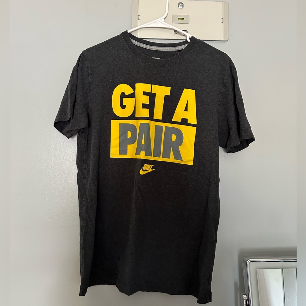 Nike men’s T-shirt get a pair